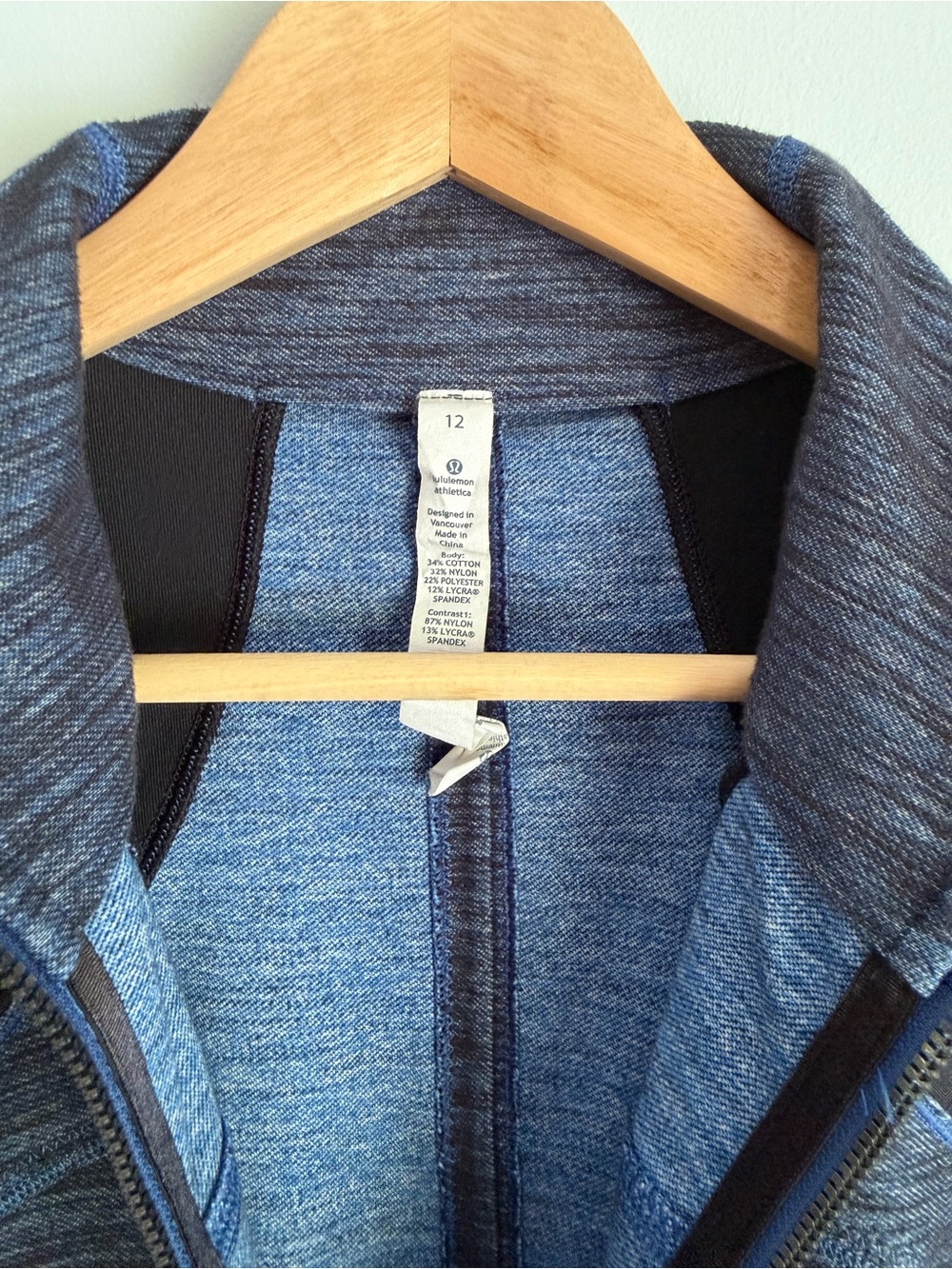 lululemon Forme Jacket Reversible Slub Denim Limitless-Blue/Black Size 12 (L/XL) - Picture 4 of 7